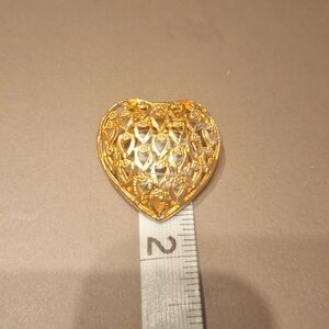 Vintage Celebrity Filigree Heart scarf clamp Goldtone